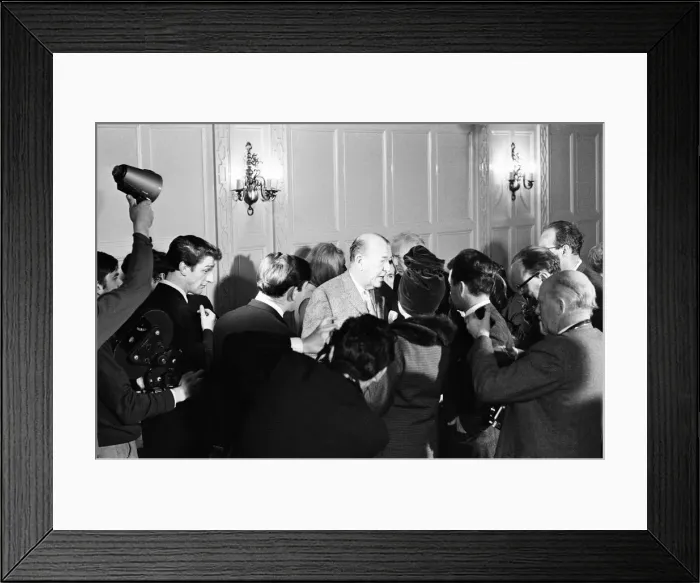 Framed Print : Noel Coward Reception for cast members in Manchester where he celebrates two Framed Print : Noel Coward Reception for cast members in Manchester where he celebrates two
