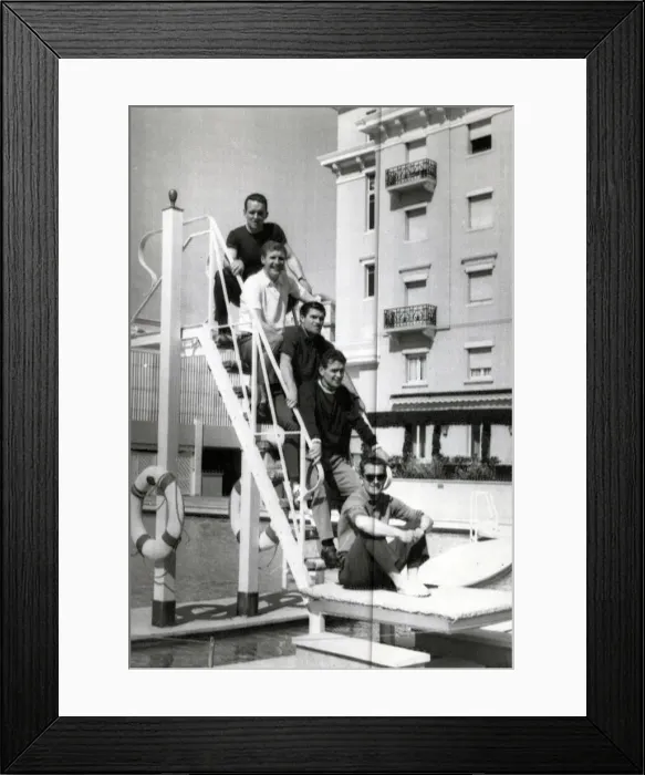 Framed Print : Celtic players relax at a swimming pool in Lisbon, Portugal ahead of their historic Framed Print : Celtic players relax at a swimming pool in Lisbon, Portugal ahead of their historic