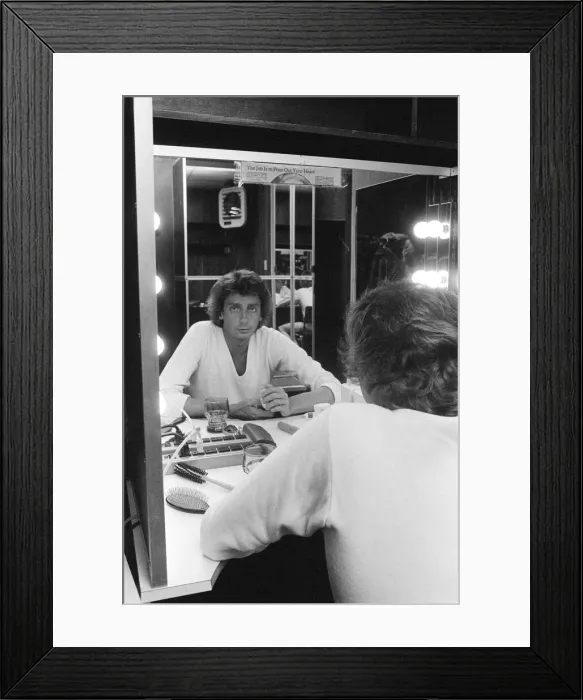 Framed Print : Barry Manilow in his dressing room during one of his concerts at Hartford Civic Center