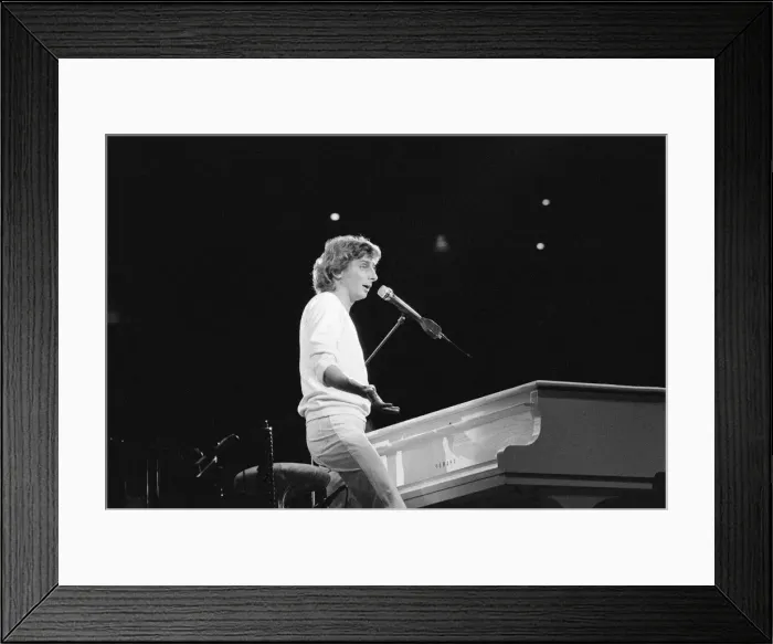 Framed Print : Barry Manilow in concert at Hartford Civic Center, Hartford, Connecticut, America Framed Print : Barry Manilow in concert at Hartford Civic Center, Hartford, Connecticut, America