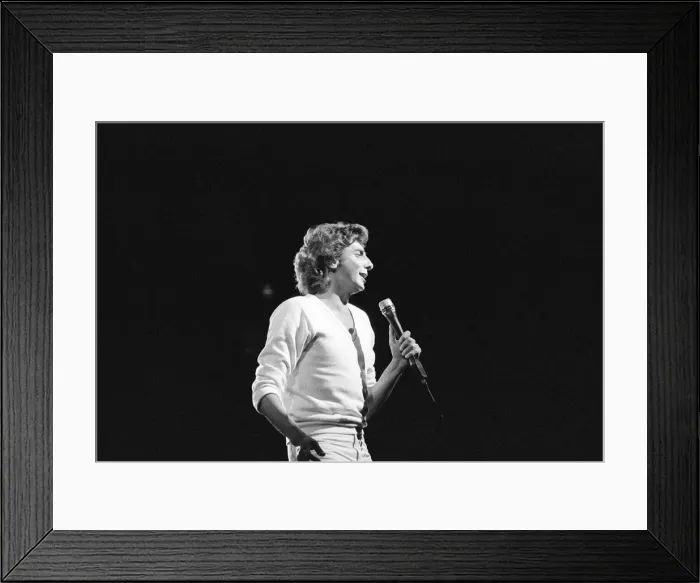 Framed Print : Barry Manilow in concert at Hartford Civic Center, Hartford, Connecticut, America Framed Print : Barry Manilow in concert at Hartford Civic Center, Hartford, Connecticut, America