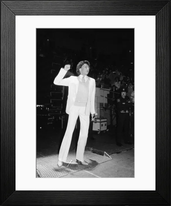 Framed Print : Barry Manilows grand entrance to his concert at Hartford Civic Center, Hartford Framed Print : Barry Manilows grand entrance to his concert at Hartford Civic Center, Hartford