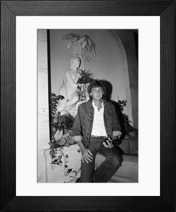 Framed Print : Barry Manilow at the Savoy Hotel, London. 26th August 1983 Framed Print : Barry Manilow at the Savoy Hotel, London. 26th August 1983
