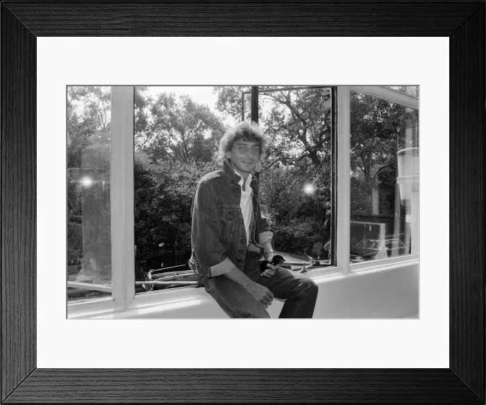 Framed Print : Barry Manilow at the Savoy Hotel, London. 26th August 1983 Framed Print : Barry Manilow at the Savoy Hotel, London. 26th August 1983