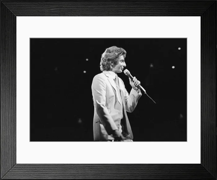 Framed Print : Barry Manilow in concert at Hartford Civic Center, Hartford, Connecticut, America Framed Print : Barry Manilow in concert at Hartford Civic Center, Hartford, Connecticut, America