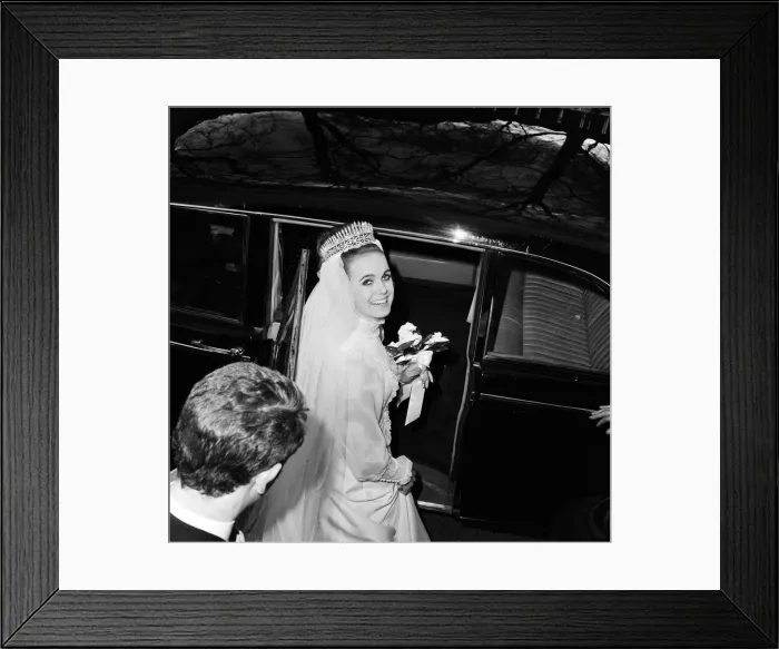 Framed Print : Lady Sarah Curzon, 21, marries Mr Piers Courage, son of Mr Richard Courage Framed Print : Lady Sarah Curzon, 21, marries Mr Piers Courage, son of Mr Richard Courage