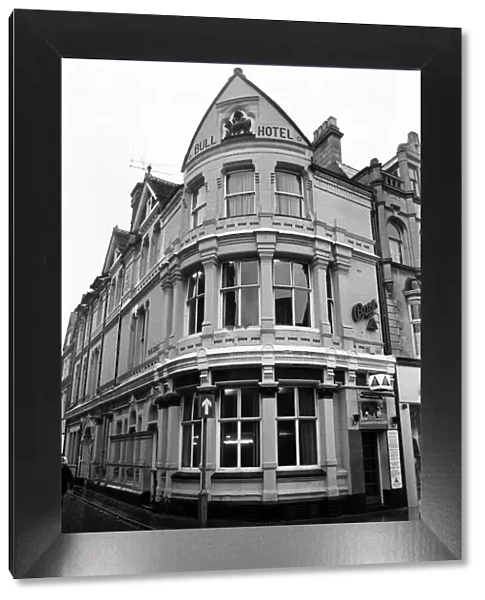 Broad Street, Reading, Berkshire. Bull Hotel. 27th January 1975