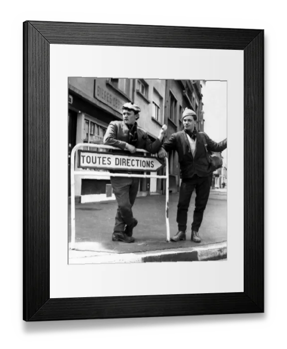 Framed Print : Heading South to cheer Celtic at Lisbon in the forthcoming European Cup final where they Framed Print : Heading South to cheer Celtic at Lisbon in the forthcoming European Cup final where they