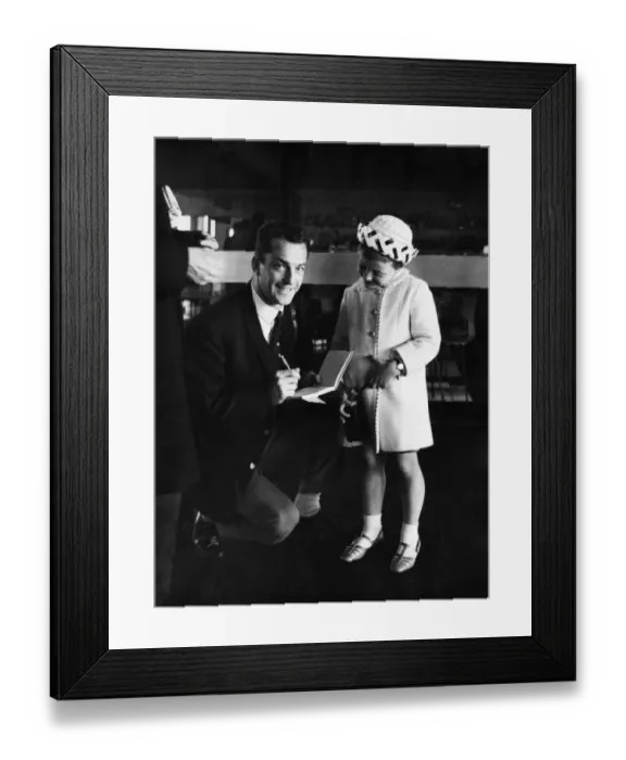 Framed Print : Celtic footballer Steve Chalmers signs an autograoh for a young fan at Abbotsinch Airport Framed Print : Celtic footballer Steve Chalmers signs an autograoh for a young fan at Abbotsinch Airport