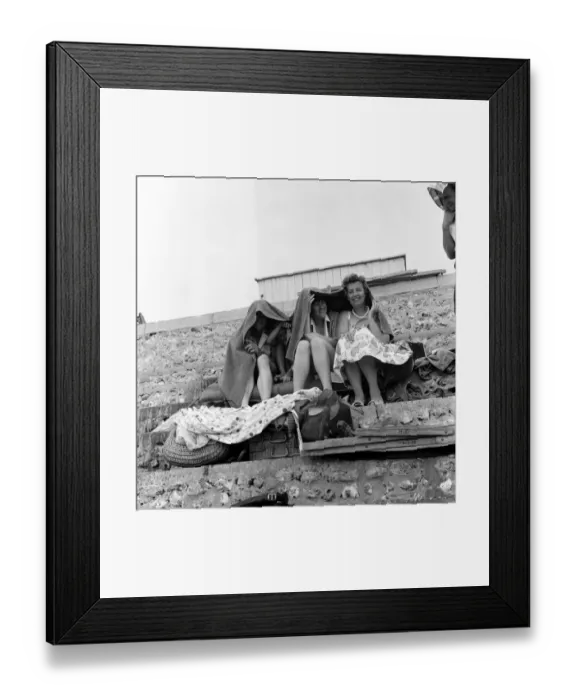 Framed Print : Holidaymakers in the rain at Hove, East Sussex. 1st July 1961 Framed Print : Holidaymakers in the rain at Hove, East Sussex. 1st July 1961
