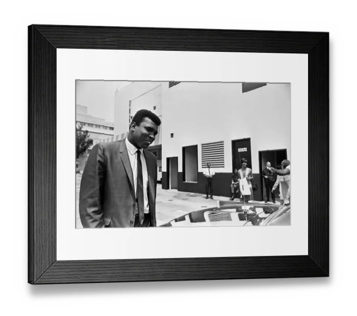 Framed Print : Muhammad Ali out and about meeting fans. 31st August 1967 Framed Print : Muhammad Ali out and about meeting fans. 31st August 1967