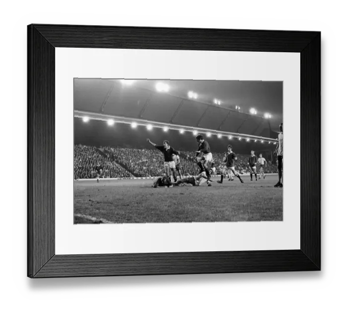 Framed Print : Manchester United v Arsenal, League Division One, final score 3 - 1 to Manchester United Framed Print : Manchester United v Arsenal, League Division One, final score 3 - 1 to Manchester United