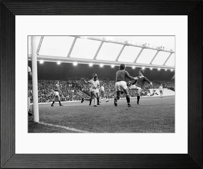 Framed Print : Manchester United v Arsenal, League Division One, final score 3 - 1 to Manchester United