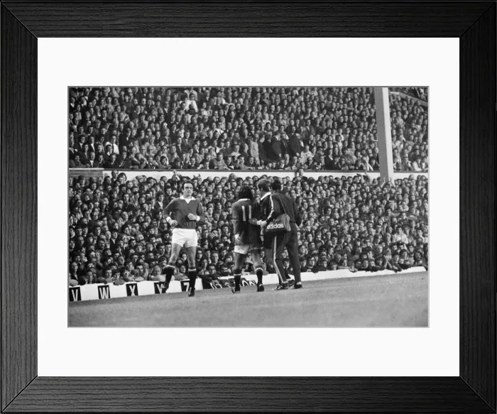 Framed Print : Manchester United v Arsenal, League Division One, final score 3 - 1 to Manchester United
