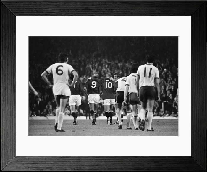 Framed Print : Manchester United v Arsenal, League Division One, final score 3 - 1 to Manchester United Framed Print : Manchester United v Arsenal, League Division One, final score 3 - 1 to Manchester United