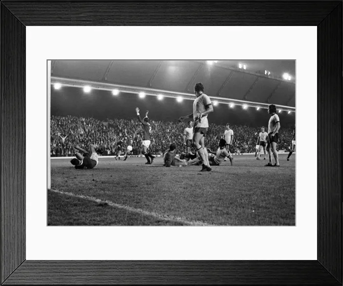 Framed Print : Manchester United v Arsenal, League Division One, final score 3 - 1 to Manchester United Framed Print : Manchester United v Arsenal, League Division One, final score 3 - 1 to Manchester United