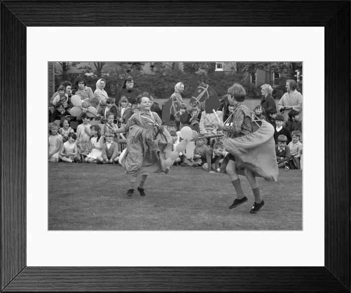 Framed Print : Annual May dance celebrations at Roseworth School, Stockton. May 1971 Framed Print : Annual May dance celebrations at Roseworth School, Stockton. May 1971