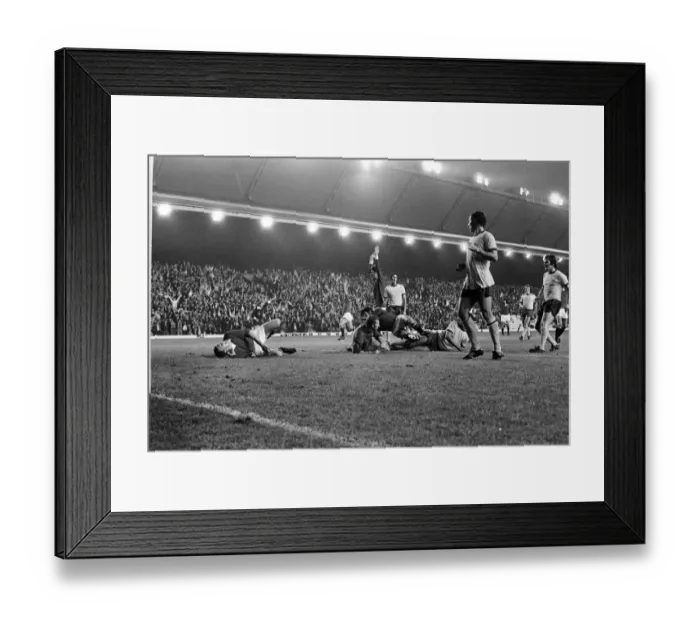 Framed Print : Manchester United v Arsenal, League Division One, final score 3 - 1 to Manchester United