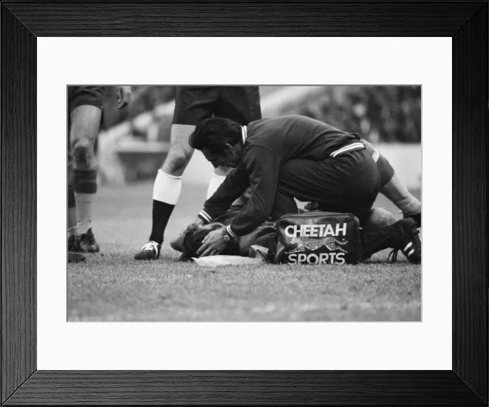 Framed Print : Manchester United v Arsenal, League Division One, final score 3 - 1 to Manchester United Framed Print : Manchester United v Arsenal, League Division One, final score 3 - 1 to Manchester United