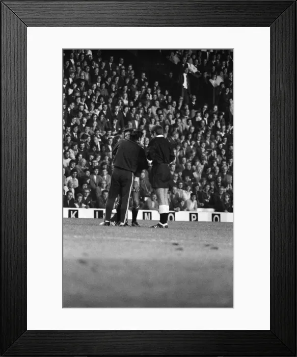 Framed Print : Manchester United v Arsenal, League Division One, final score 3 - 1 to Manchester United Framed Print : Manchester United v Arsenal, League Division One, final score 3 - 1 to Manchester United