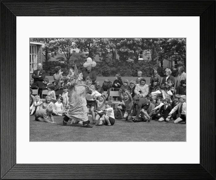 Framed Print : Annual May dance celebrations at Roseworth School, Stockton. May 1971 Framed Print : Annual May dance celebrations at Roseworth School, Stockton. May 1971