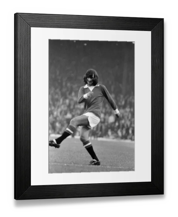Framed Print : George Best of Manchester United. Manchester United v Arsenal, League Division One