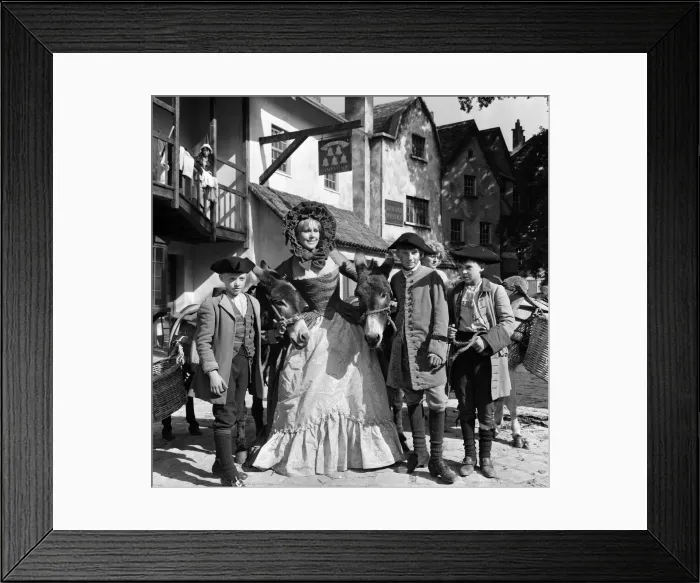 Framed Print : Shooting is in progress at Shepperton Studios on the film Framed Print : Shooting is in progress at Shepperton Studios on the film