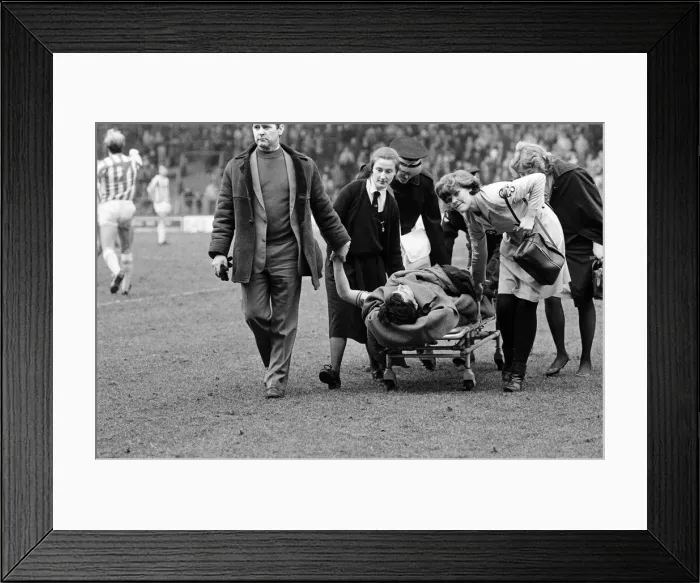Framed Print : Huddersfield Town v Fulham, final score 2-2. League Division Two
