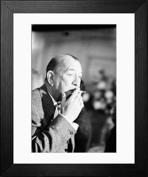 Framed Print : Noel Coward Reception for cast members in Manchester where he celebrates two Framed Print : Noel Coward Reception for cast members in Manchester where he celebrates two
