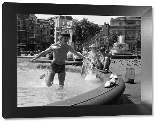 Heatwave in Trafalgar Square. As the temperatures soared into the 80s again today