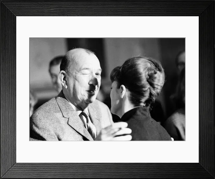 Framed Print : Noel Coward Reception for cast members in Manchester where he celebrates two Framed Print : Noel Coward Reception for cast members in Manchester where he celebrates two