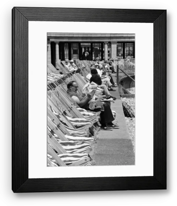Framed Print : Holidaymakers enjoying themselves at Eastbourne, East Sussex, during the summer of 1976 Framed Print : Holidaymakers enjoying themselves at Eastbourne, East Sussex, during the summer of 1976