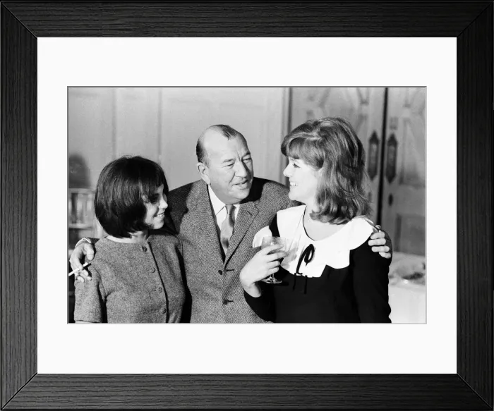 Framed Print : Noel Coward Reception for cast members in Manchester where he celebrates two Framed Print : Noel Coward Reception for cast members in Manchester where he celebrates two