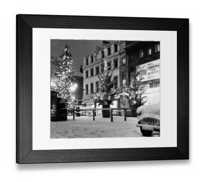 Framed Print : The Christmas card scene in Clayton Square, Liverpool after yesterdays snowfall Framed Print : The Christmas card scene in Clayton Square, Liverpool after yesterdays snowfall