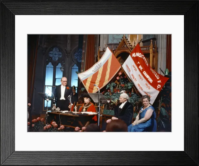 Framed Print : Sir Matt Busby (left) granted freedom of Manchester from Lord Mayor Alderman