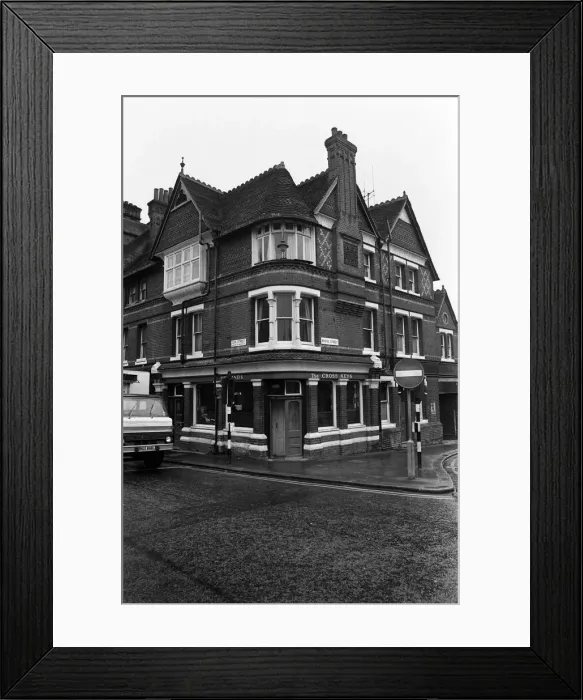 Framed Print : The Cross Keys Pub, Reading, Berkshire. 7th March 1975 Framed Print : The Cross Keys Pub, Reading, Berkshire. 7th March 1975