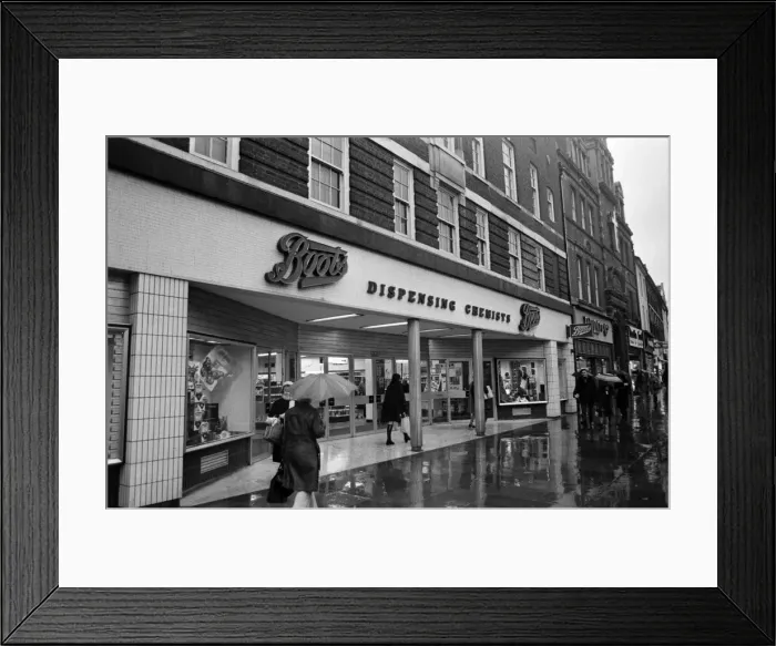 Framed Print : Broad Street, Reading, Berkshire. 27th January 1975