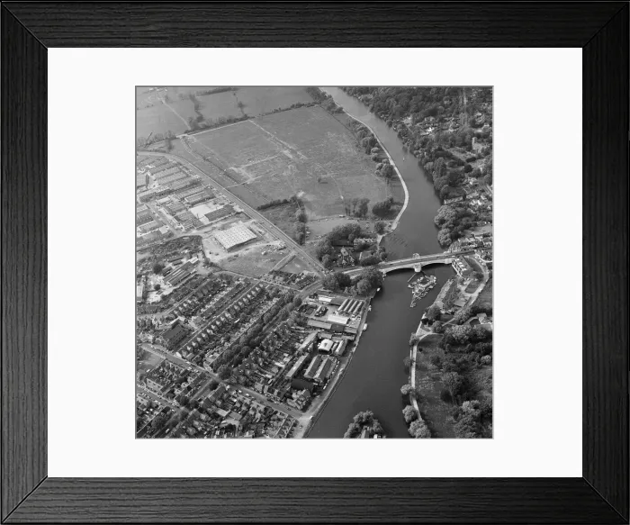 Framed Print : Aerial views of Reading, Berkshire. 26th October 1976 Framed Print : Aerial views of Reading, Berkshire. 26th October 1976