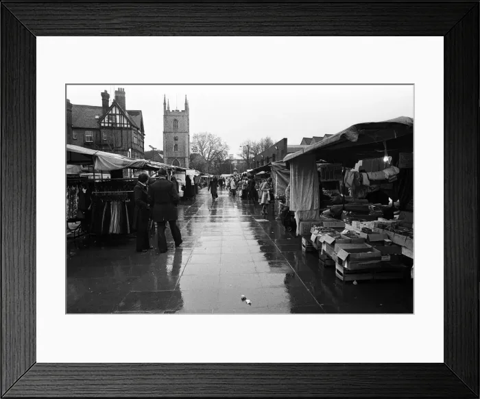 Framed Print : Reading market, Berkshire. February 1977 Framed Print : Reading market, Berkshire. February 1977