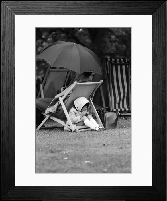 Framed Print : Mid-summers day at St Jamess Park. 4 year old Alison makes her first trip to Framed Print : Mid-summers day at St Jamess Park. 4 year old Alison makes her first trip to
