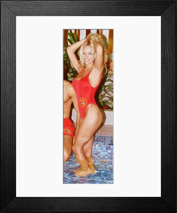 Framed Print : Baywatch stars in a photocall, in London, for the TV series now appearing Framed Print : Baywatch stars in a photocall, in London, for the TV series now appearing