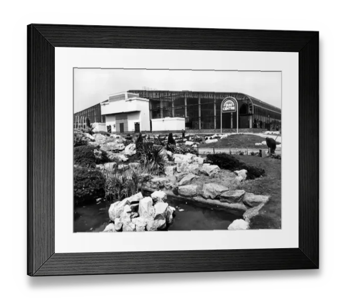 Framed Print : Rhyl Sun Centre, Rhyl, North Wales. Surrounded by the promenade flower gardens