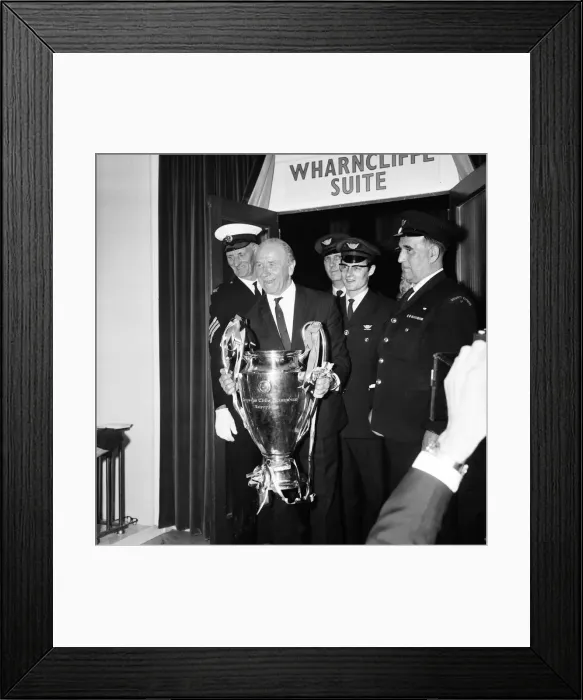Framed Print : Reception at the Russell Hotel in London for the victorious Manchester United team Framed Print : Reception at the Russell Hotel in London for the victorious Manchester United team