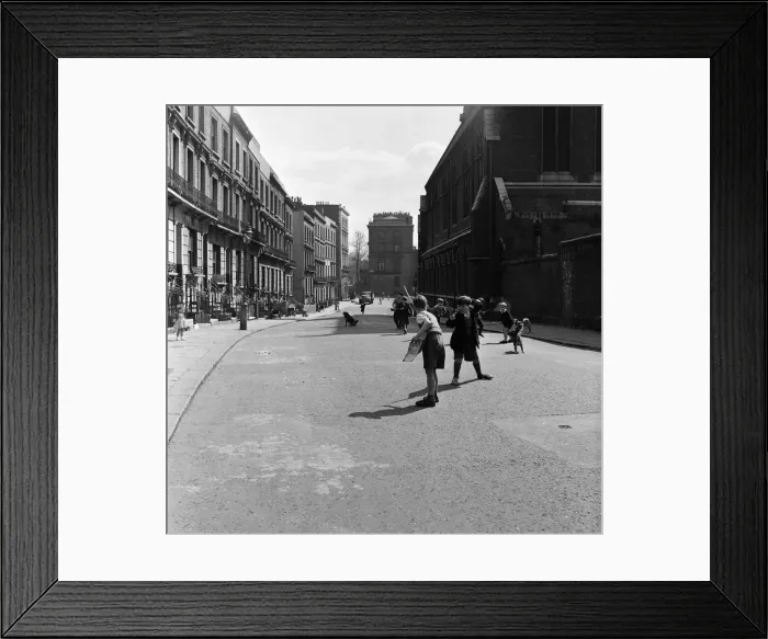 Framed Print : Clarendon Crescent Paddington, London. 25th April 1955 Framed Print : Clarendon Crescent Paddington, London. 25th April 1955