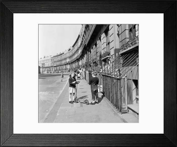 Framed Print : Clarendon Crescent Paddington, London. 25th April 1955 Framed Print : Clarendon Crescent Paddington, London. 25th April 1955