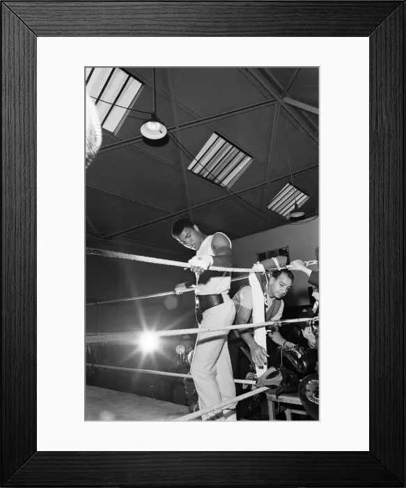 Framed Print : Cassius Clay (Muhammad Ali) training in White City ahead of his fight with British Framed Print : Cassius Clay (Muhammad Ali) training in White City ahead of his fight with British