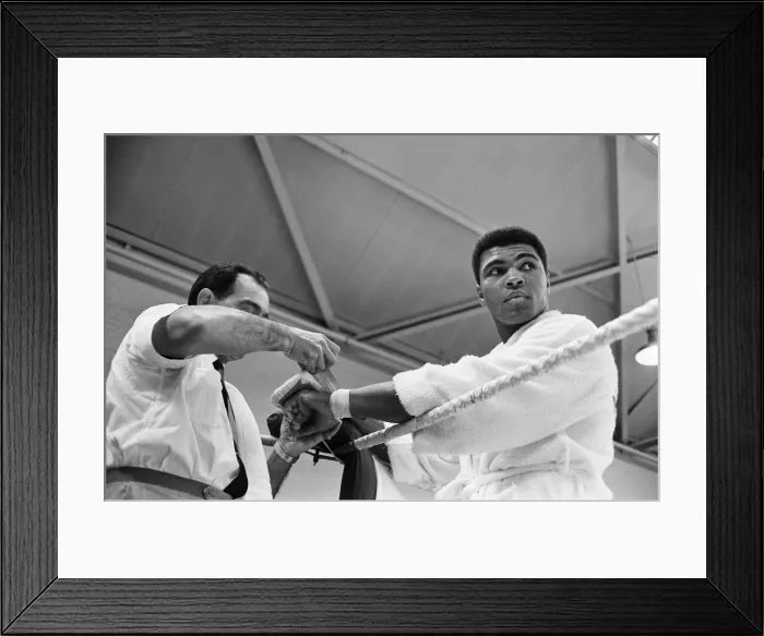 Framed Print : Cassius Clay (Muhammad Ali) training in White City ahead of his fight with British Framed Print : Cassius Clay (Muhammad Ali) training in White City ahead of his fight with British