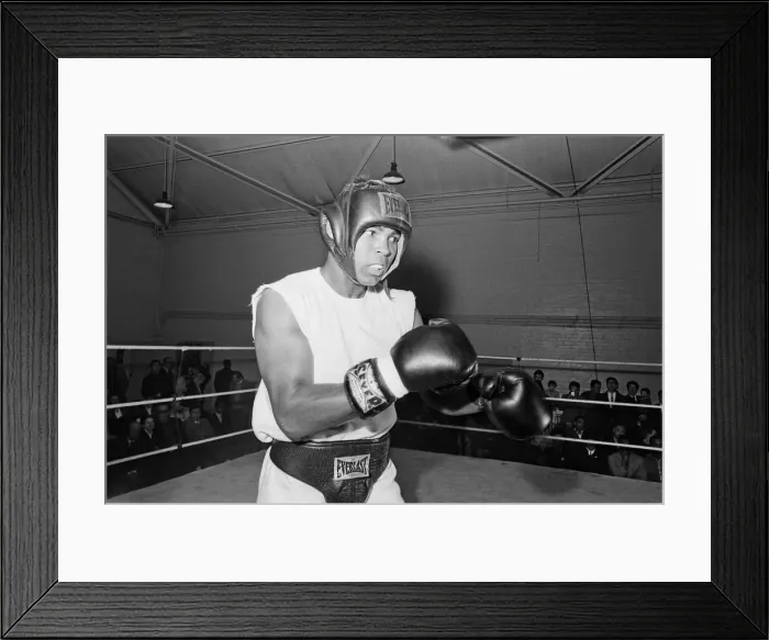 Framed Print : Cassius Clay (Muhammad Ali) training in White City ahead of his fight with British Framed Print : Cassius Clay (Muhammad Ali) training in White City ahead of his fight with British