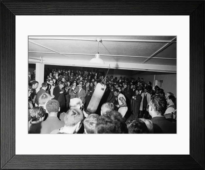 Framed Print : Cassius Clay (Muhammad Ali) training in White City ahead of his fight with British Framed Print : Cassius Clay (Muhammad Ali) training in White City ahead of his fight with British