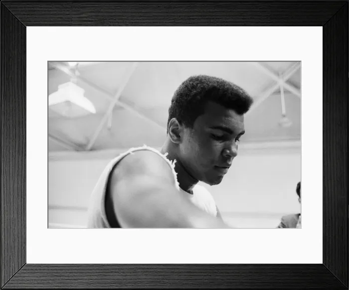 Framed Print : Cassius Clay (Muhammad Ali) training in White City ahead of his fight with British Framed Print : Cassius Clay (Muhammad Ali) training in White City ahead of his fight with British